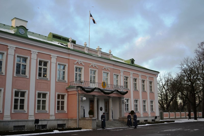 Таллинн. Смена караула у резиденции Президента Республики Эстония