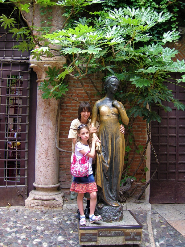 Верона. Статуя Джульетты