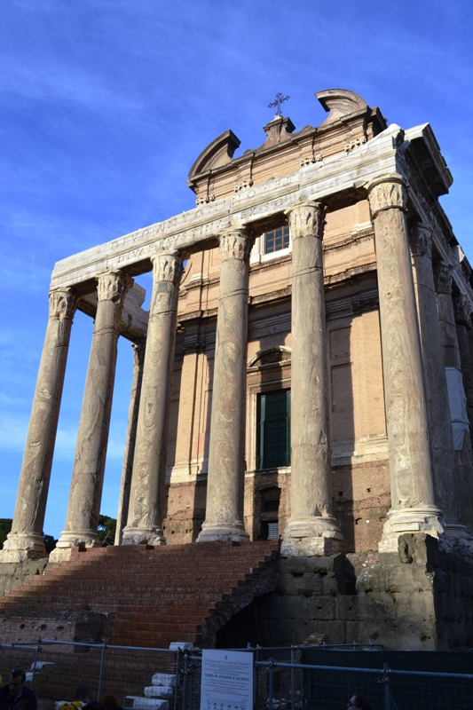 Римский форум. Храм Антонина и Фаустины