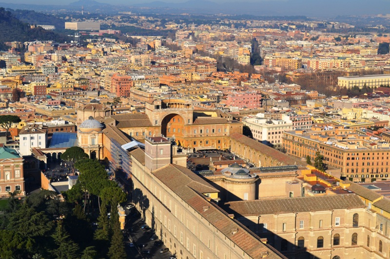 Вид на музеи Ватикана с купола собора св. Петра
