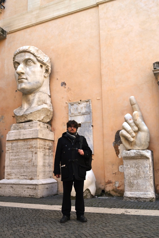Рим. Капитолийские музеи. Остатки статуи императора Константина