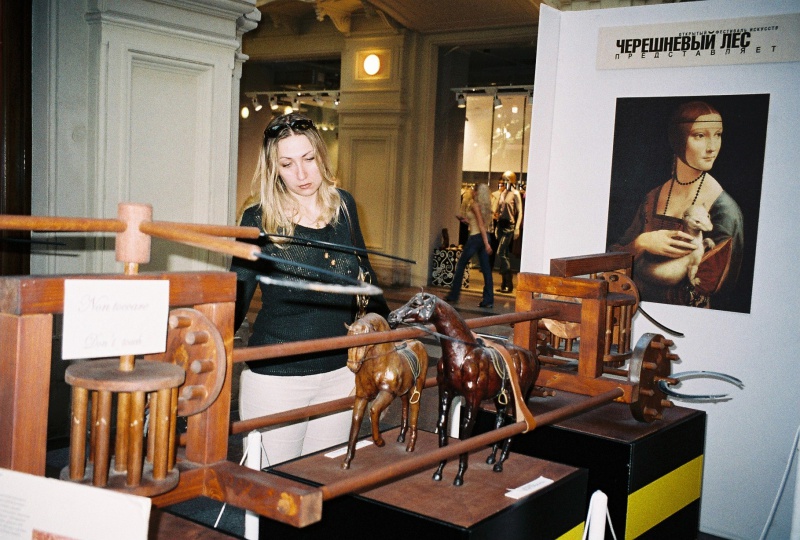 Выставка макетов изобретений Леонардо да Винчи в ГУМе