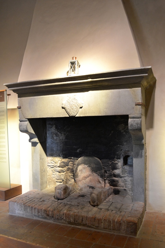 Камин в доме Леонардо да Винчи