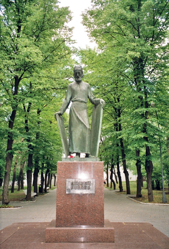 Памятник Андрею Рублёву у Андроникова монастыря