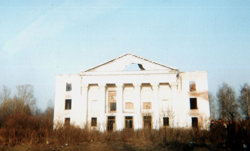 Руины Дома культуры в Невской Дубровке
