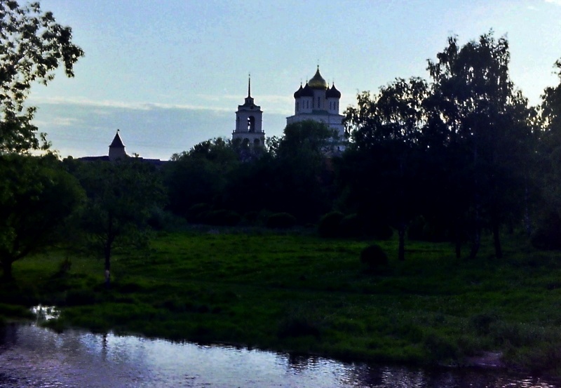 Псков. Вид на Троицкий собор
