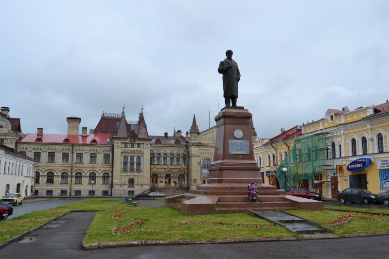Памятник Ленину в Рыбинске